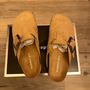 Madden Girl Cutie Pie Platform Clog Sand Size 7